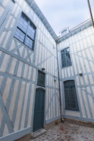Cour bleue