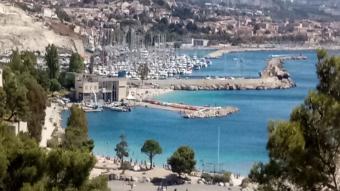 Vue des plages de Corbieres à Marseille.jpg