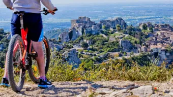 Balade à vélo avec vue sur les Alpilles
