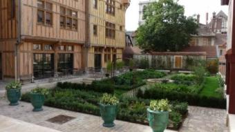 Jardin Juvénal es Ursins.JPG